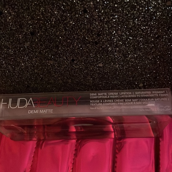 Huda Beauty Demi Matte Cream Lipstick💋Bawse Shade.NIP.🔺FIRM🔺 - Picture 3 of 9